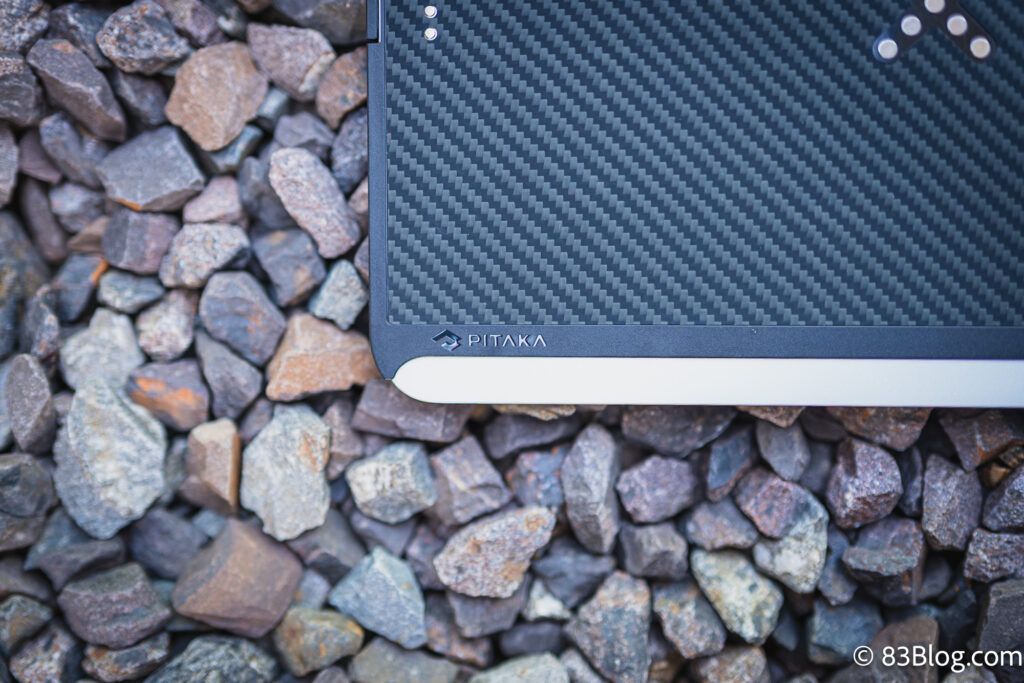 PITAKA MagEZ Case Proのエッジ部分と背面素材の質感が分かるクローズアップ写真